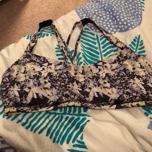 Lululemon Free To Be bra - size 6